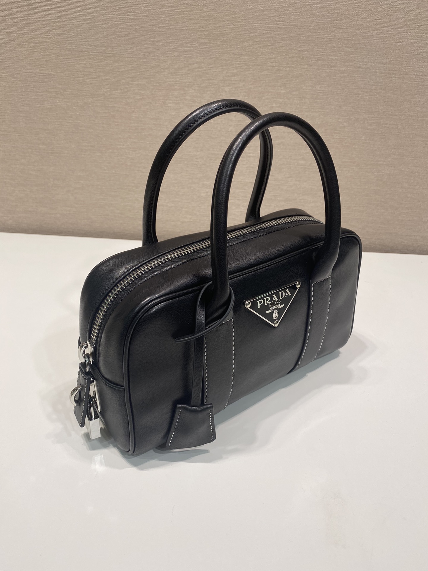 Pra*a boston bag