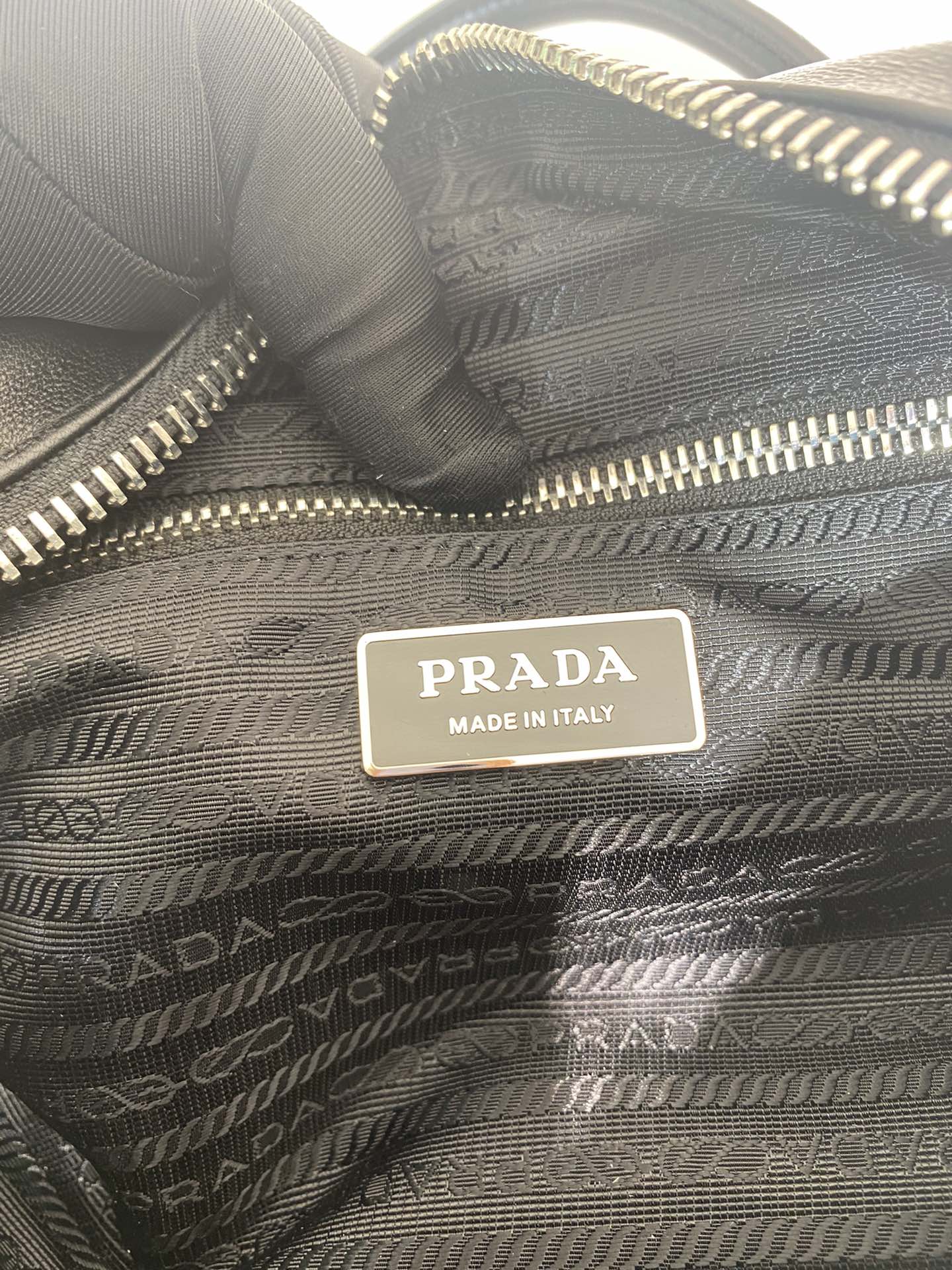 Pra*a boston bag