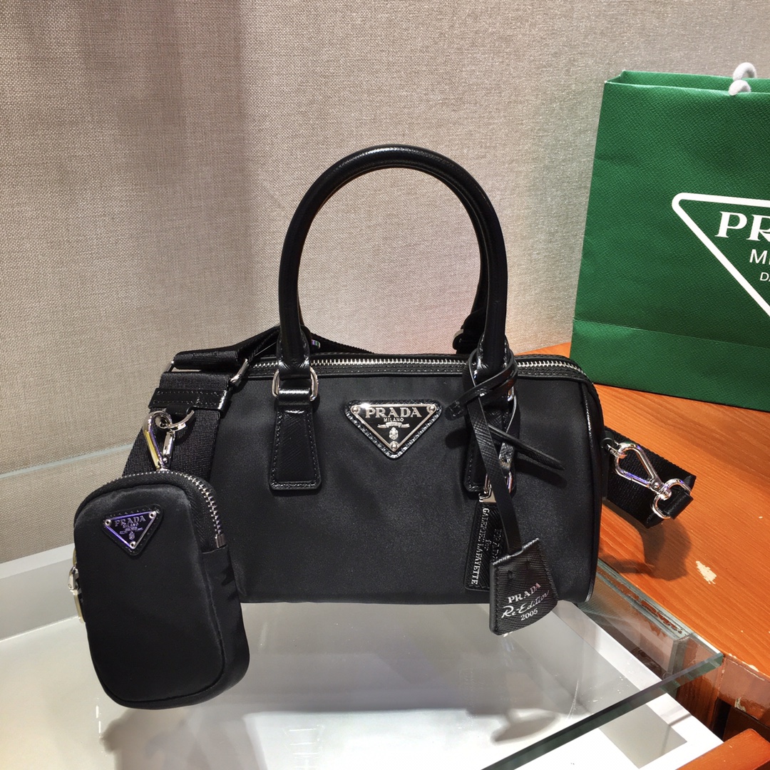 Pra*a boston bag