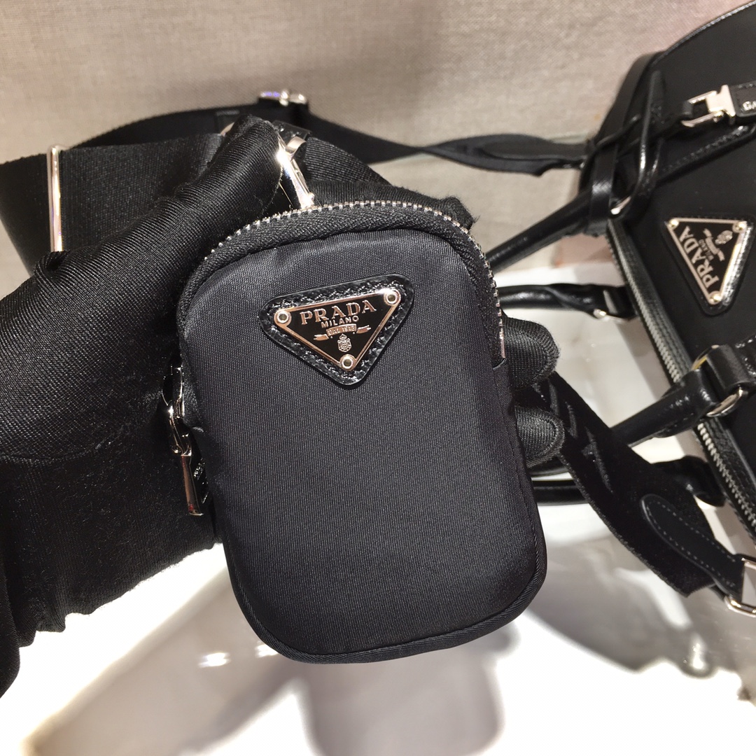 Pra*a boston bag