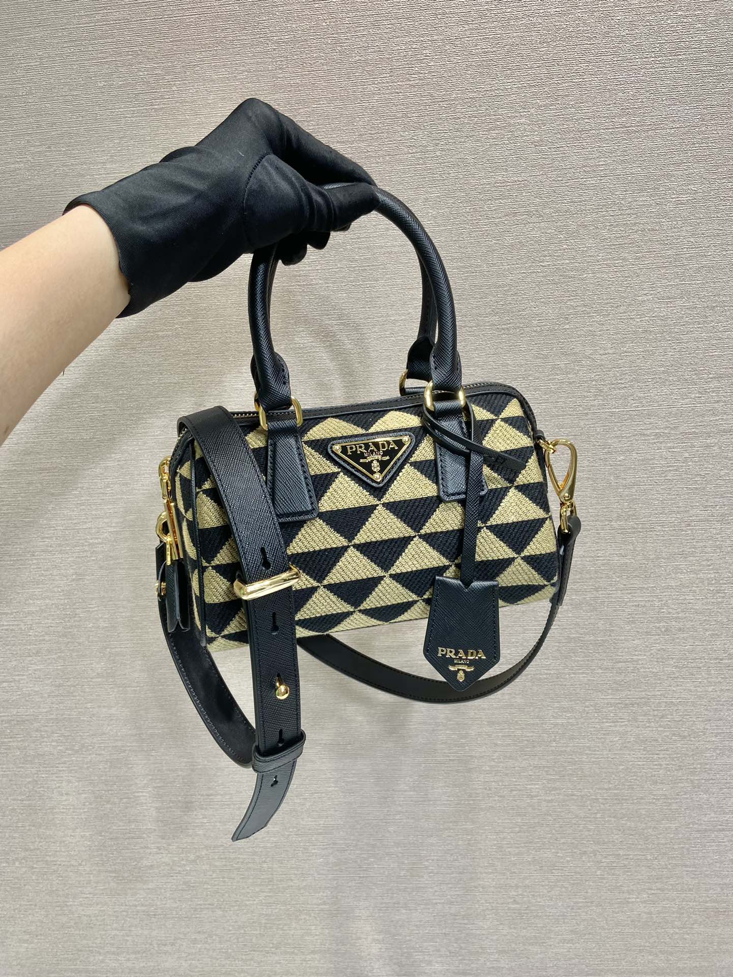 Pra*a boston bag
