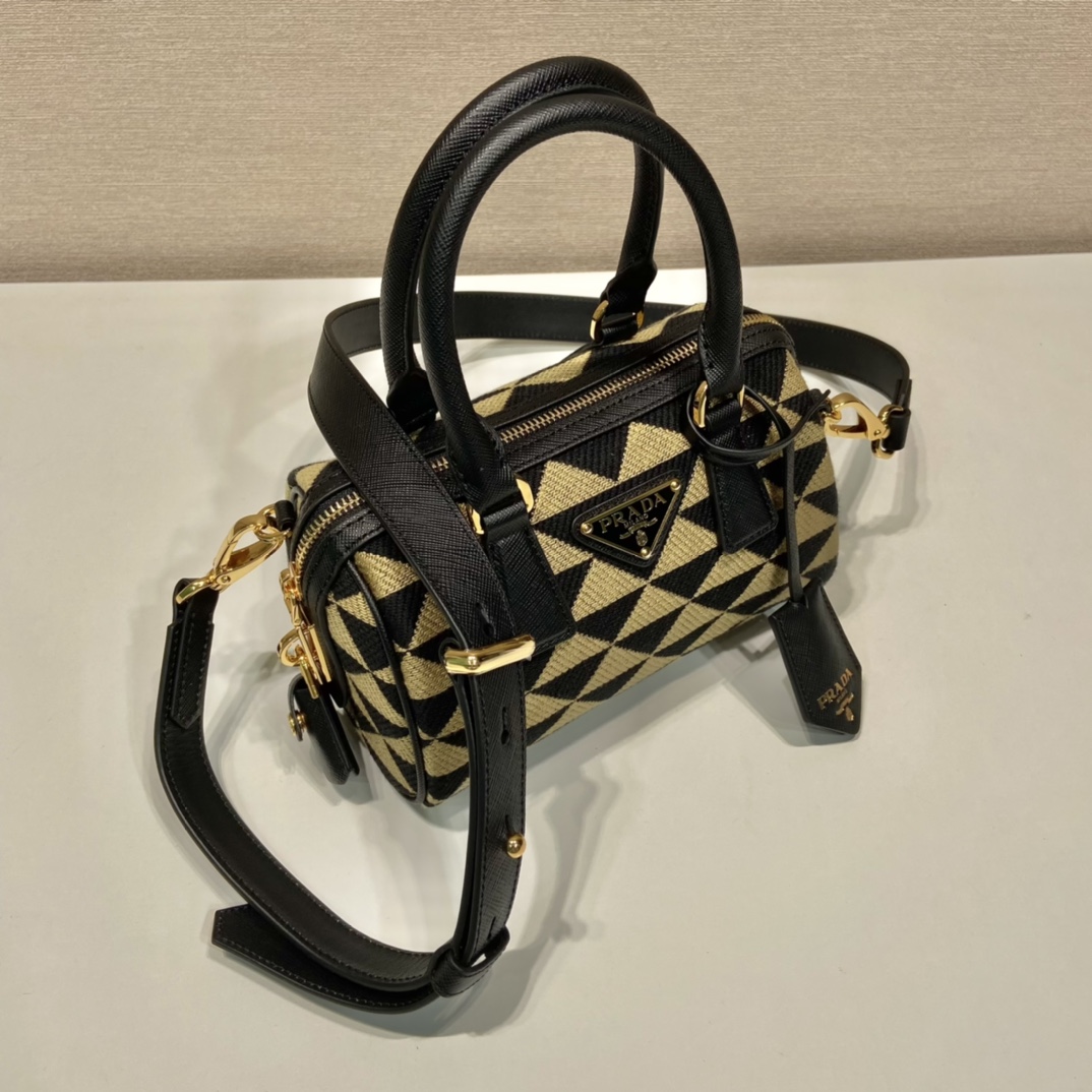 Pra*a boston bag