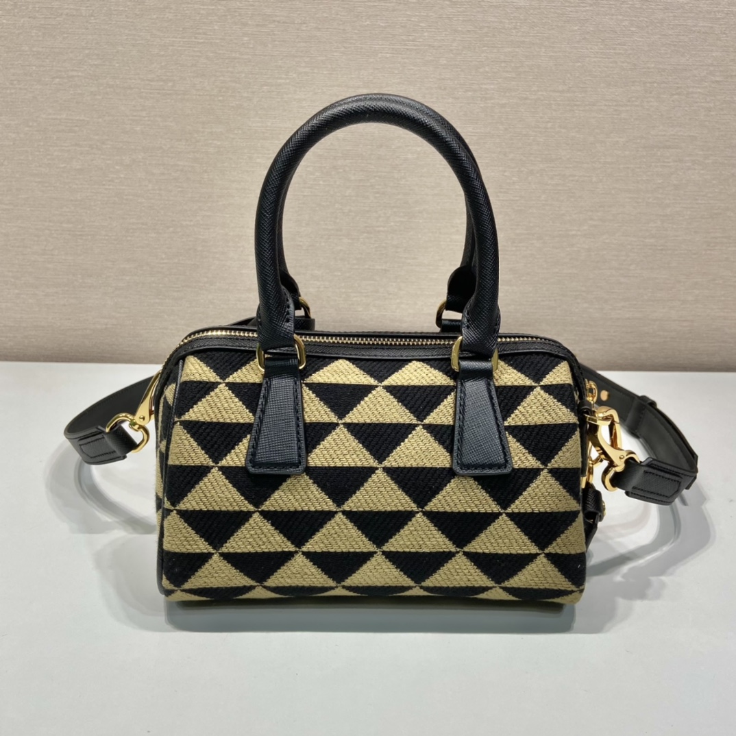 Pra*a boston bag