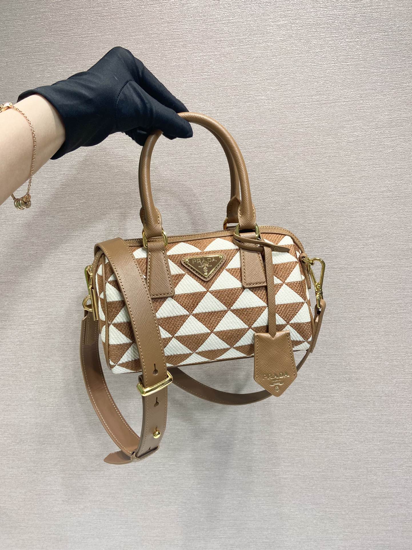 Pra*a boston bag