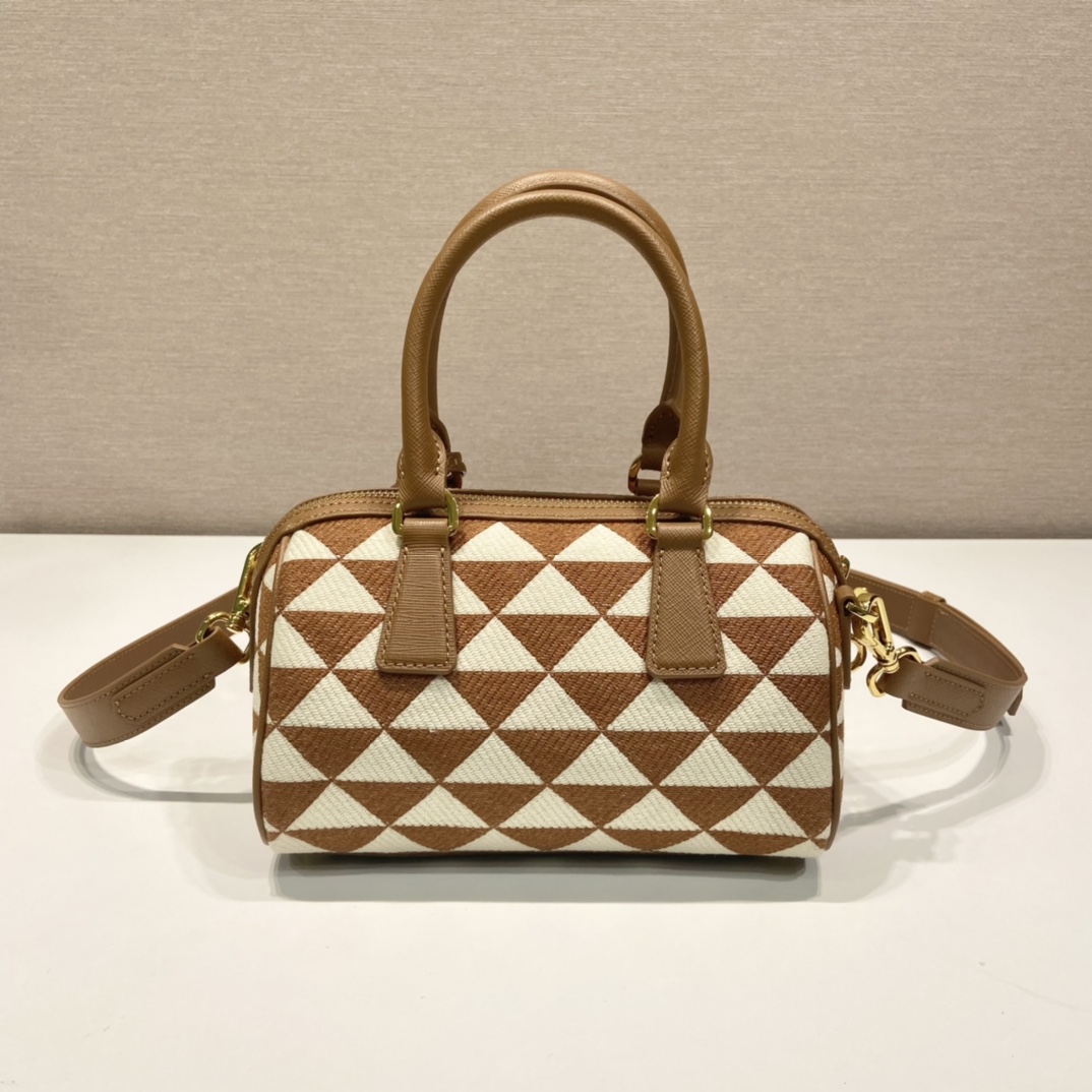 Pra*a boston bag