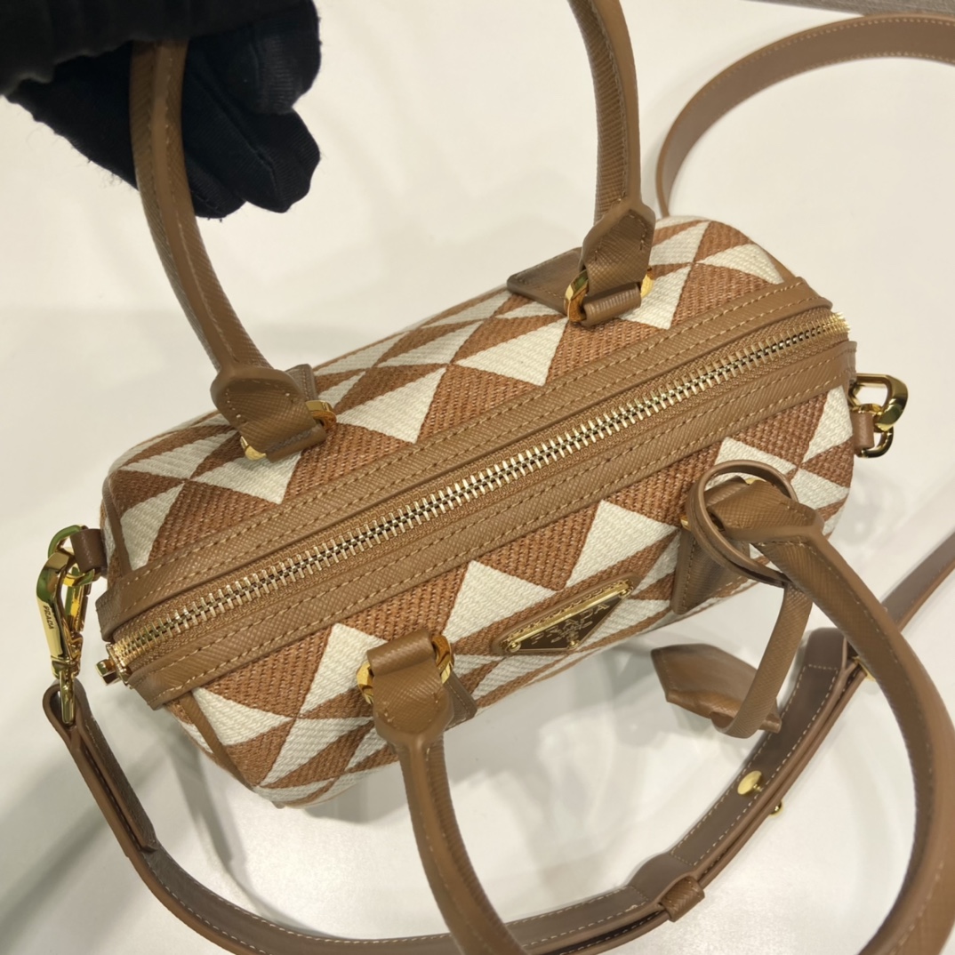 Pra*a boston bag