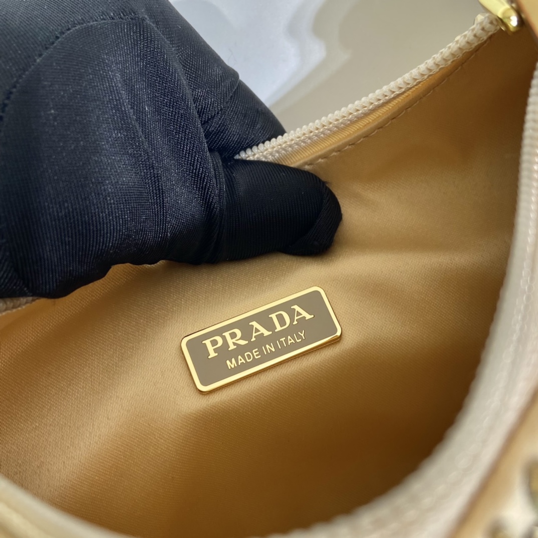 Pra*a hobo bag