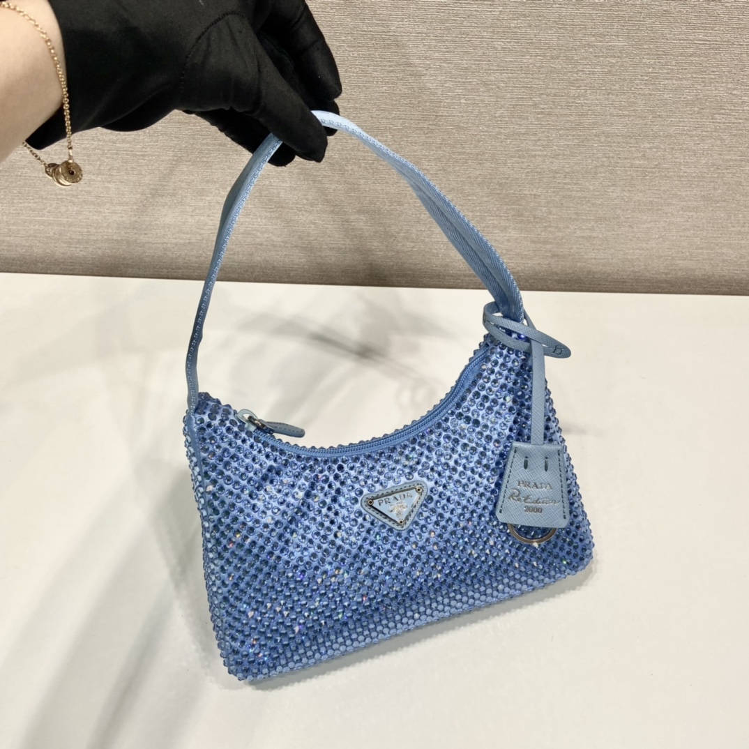 Pra*a hobo bag