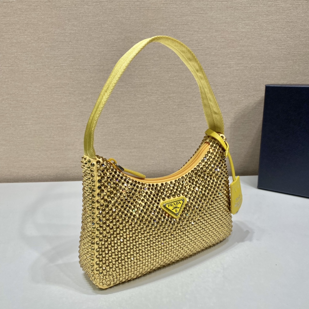 Pra*a hobo bag