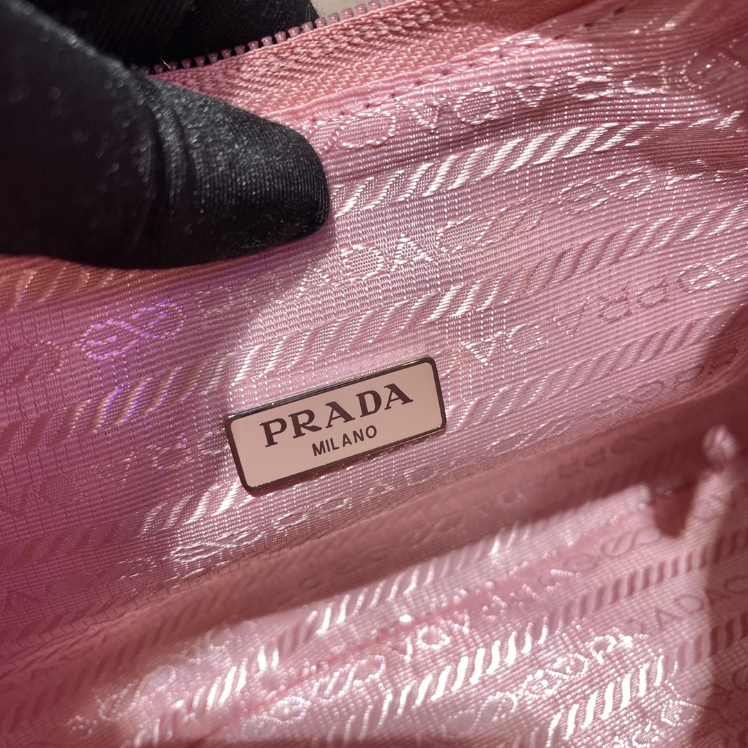 Pra*a hobo bag