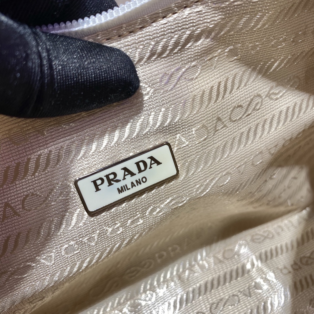Pra*a hobo bag