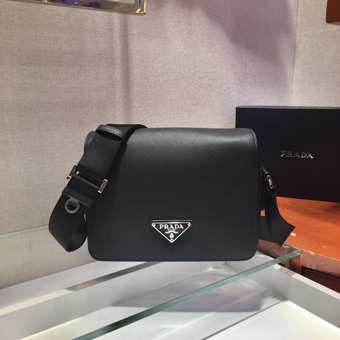 Pra*a messenger bag