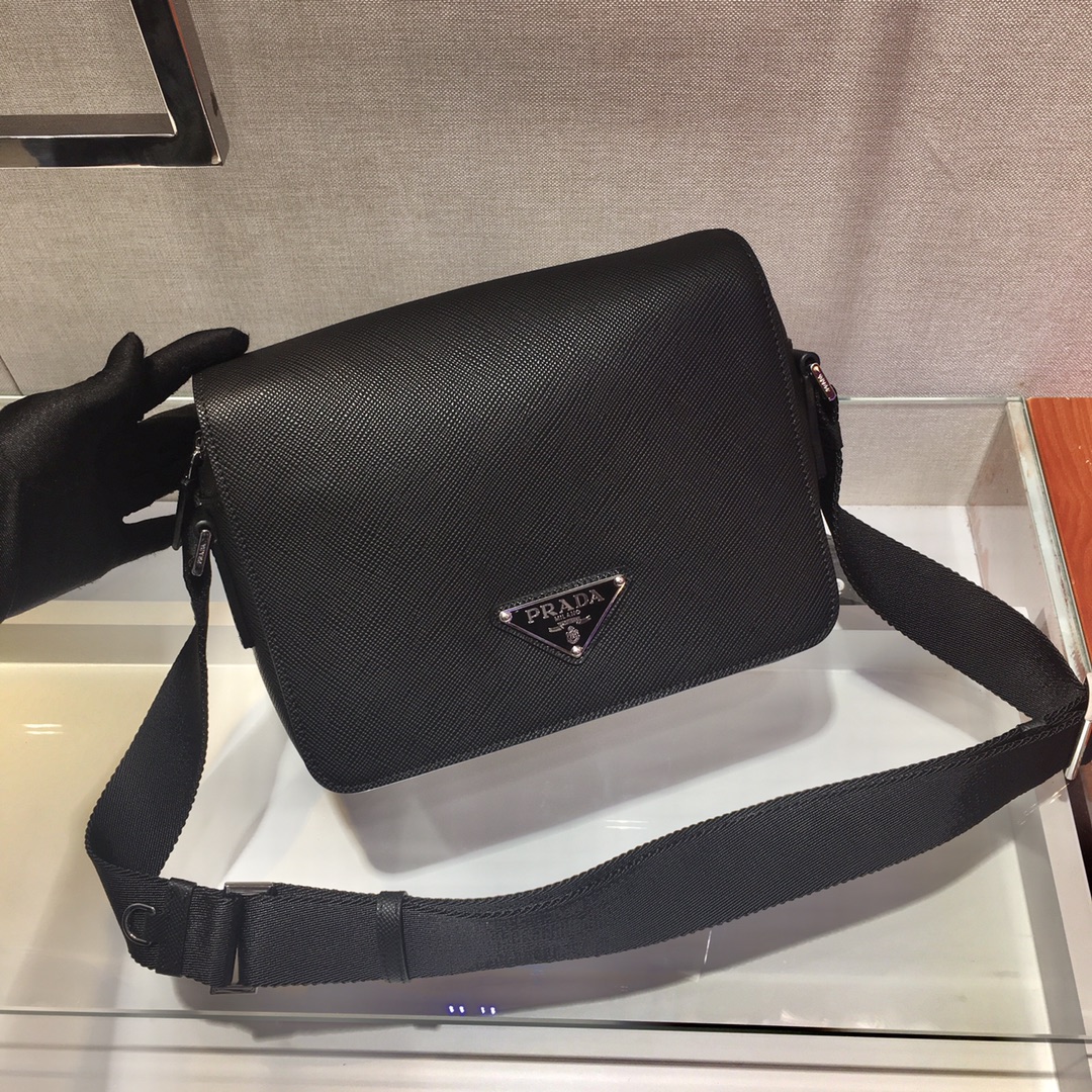 Pra*a messenger bag
