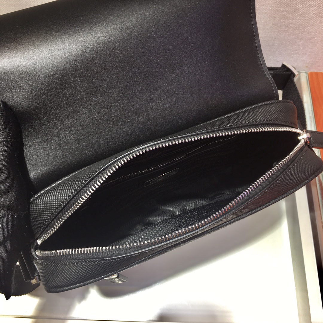 Pra*a messenger bag