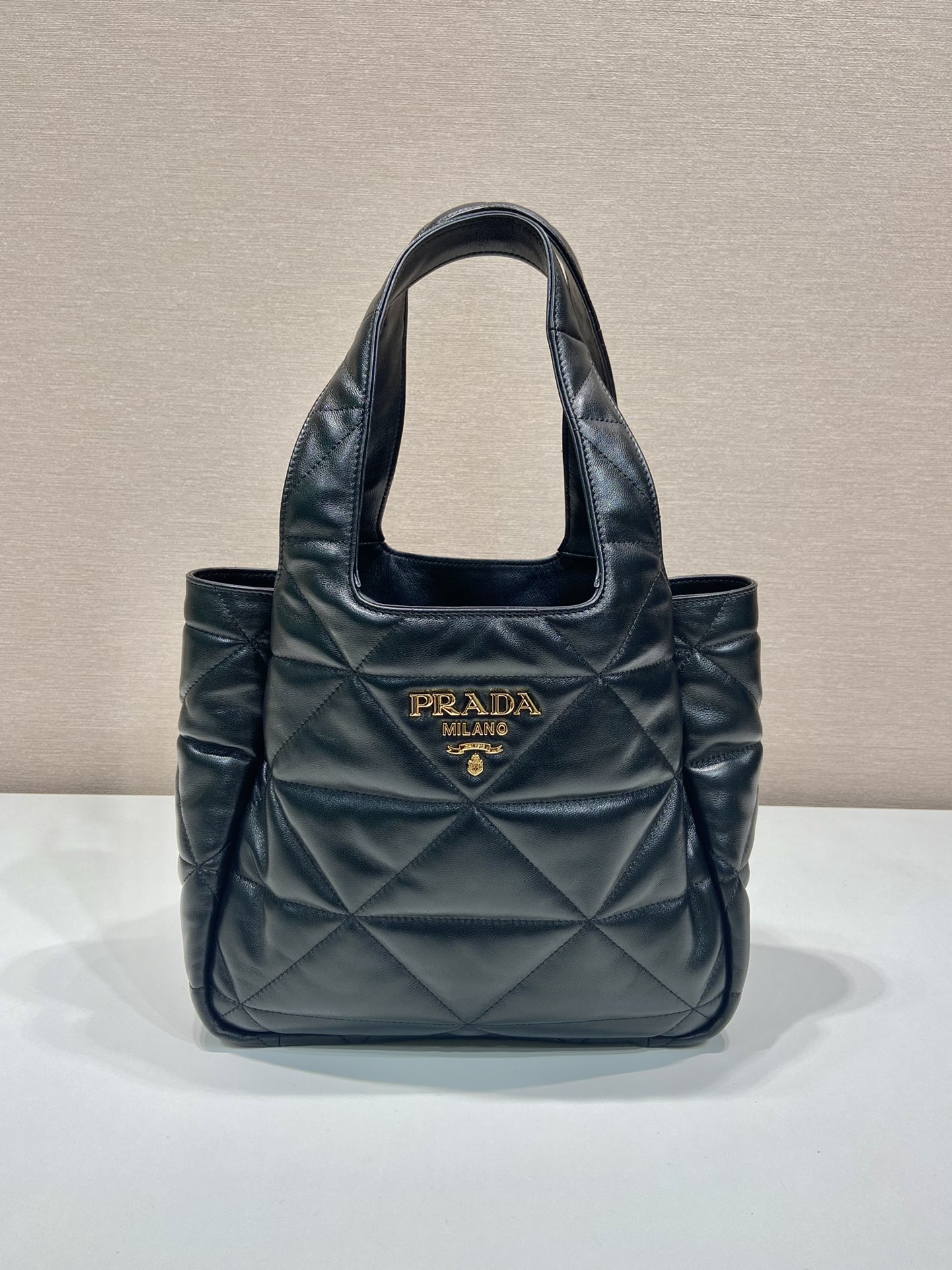 Pra*a medium leather tote
