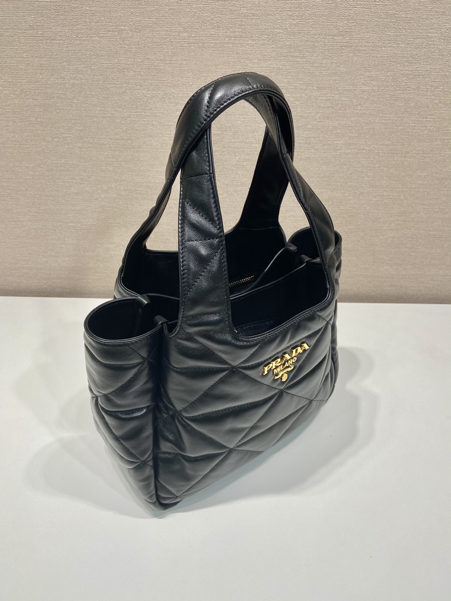 Pra*a medium leather tote