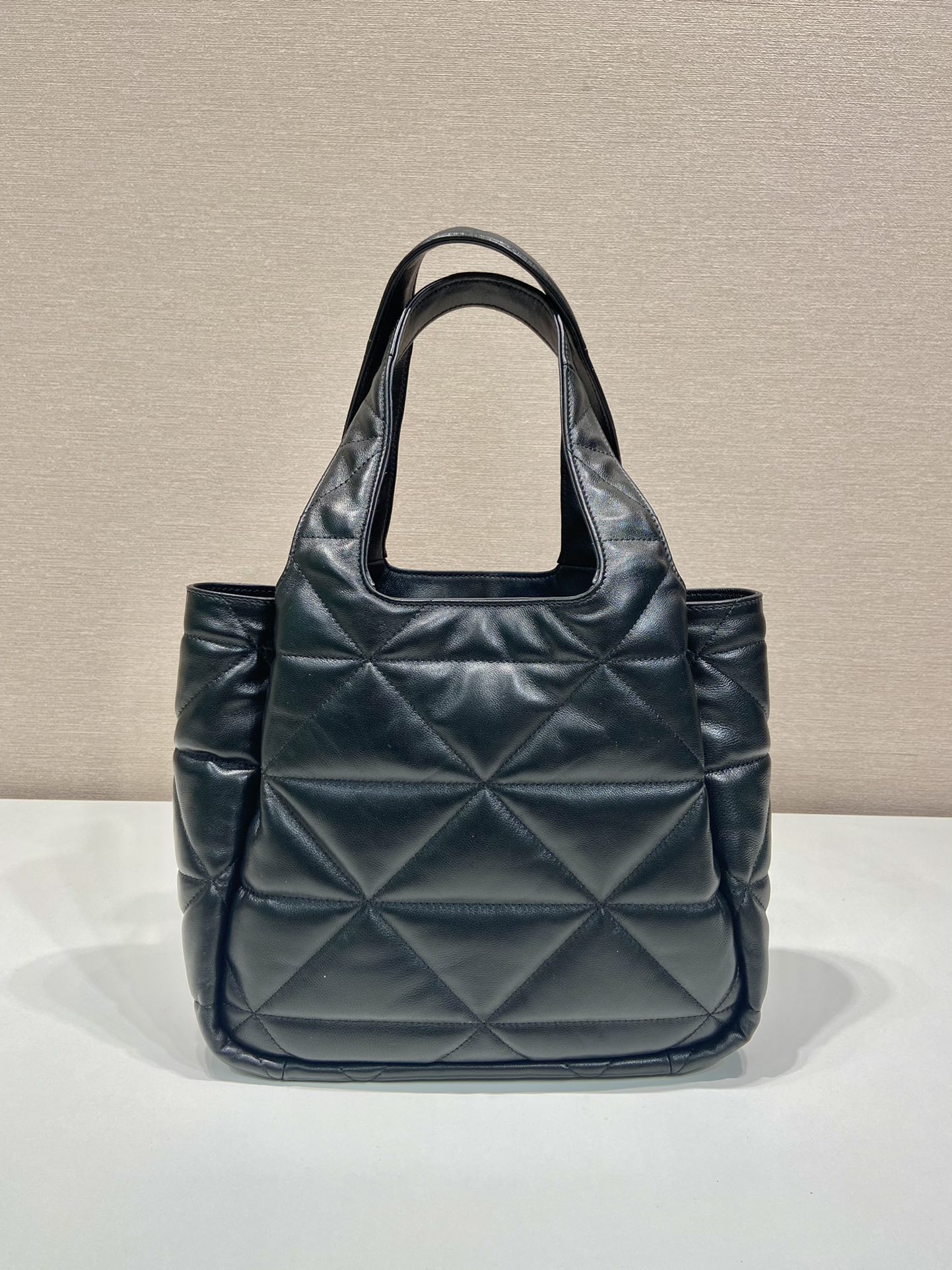 Pra*a medium leather tote