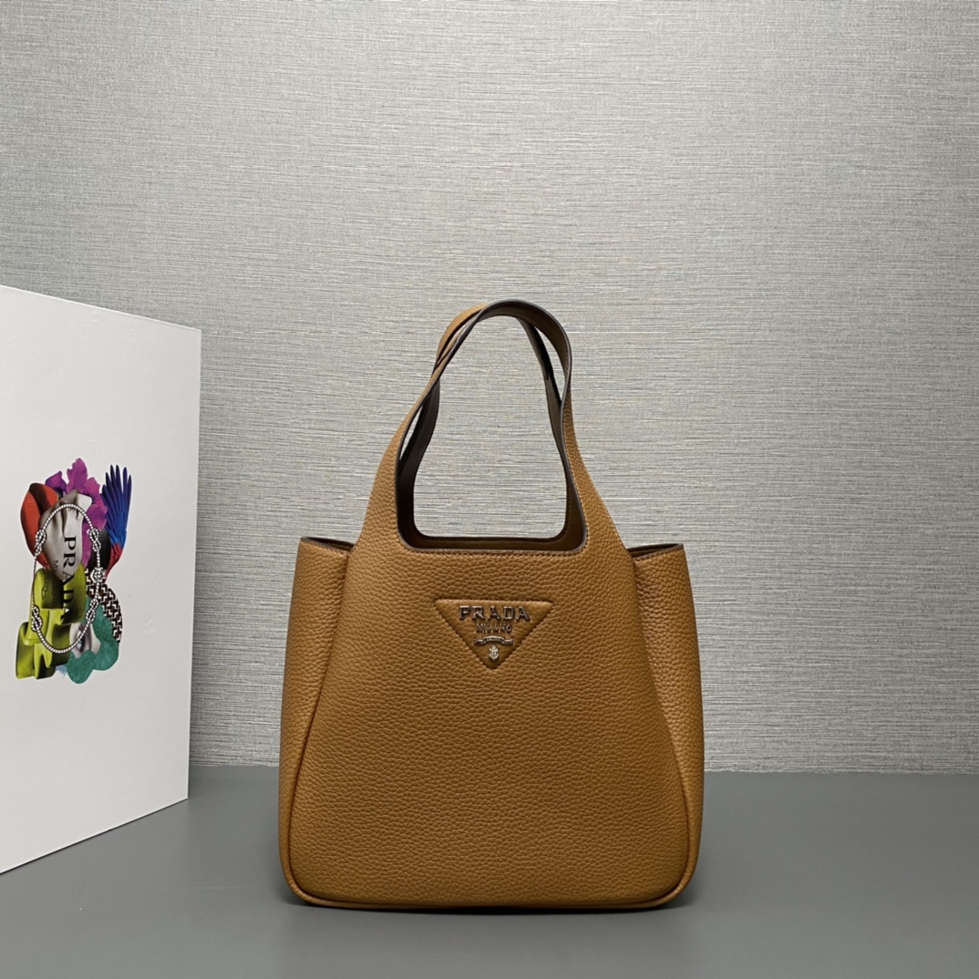 Pra*a medium leather tote
