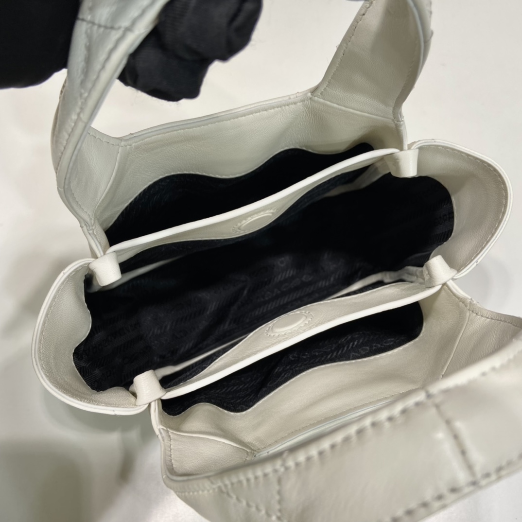 Pra*a small nappa-leather tote bag with topstitching