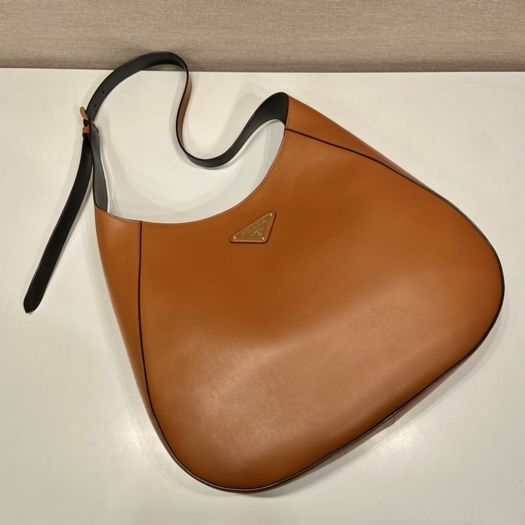 Pra*a large leather shoulder bag with topstitching