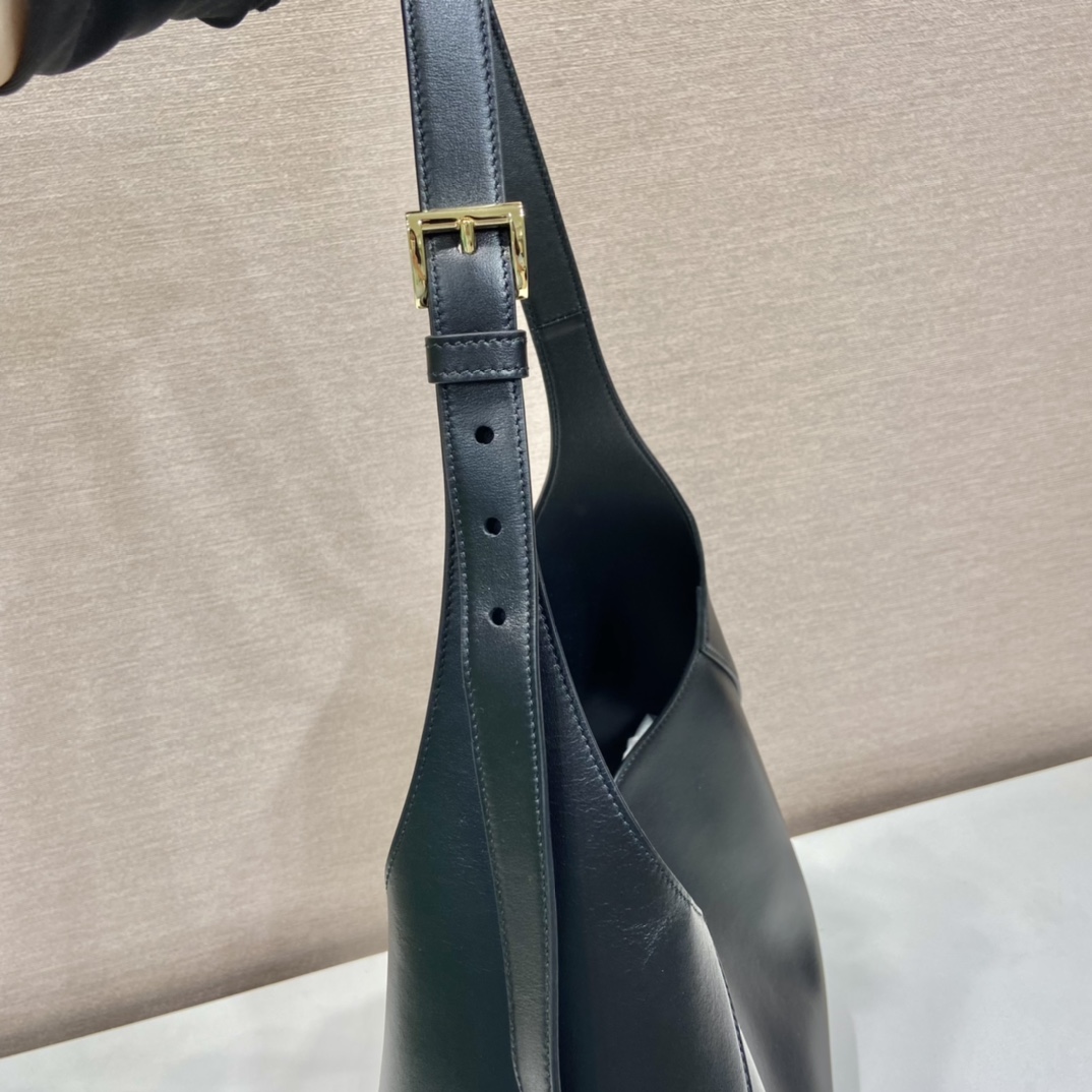 Pra*a large leather shoulder bag with topstitching