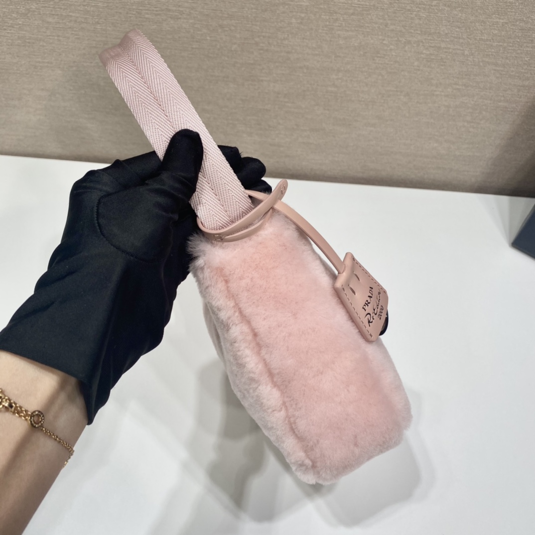 Pra*a hobo bag