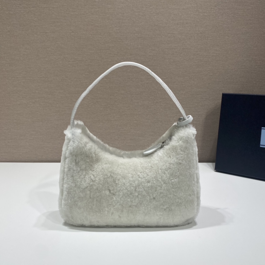 Pra*a hobo bag