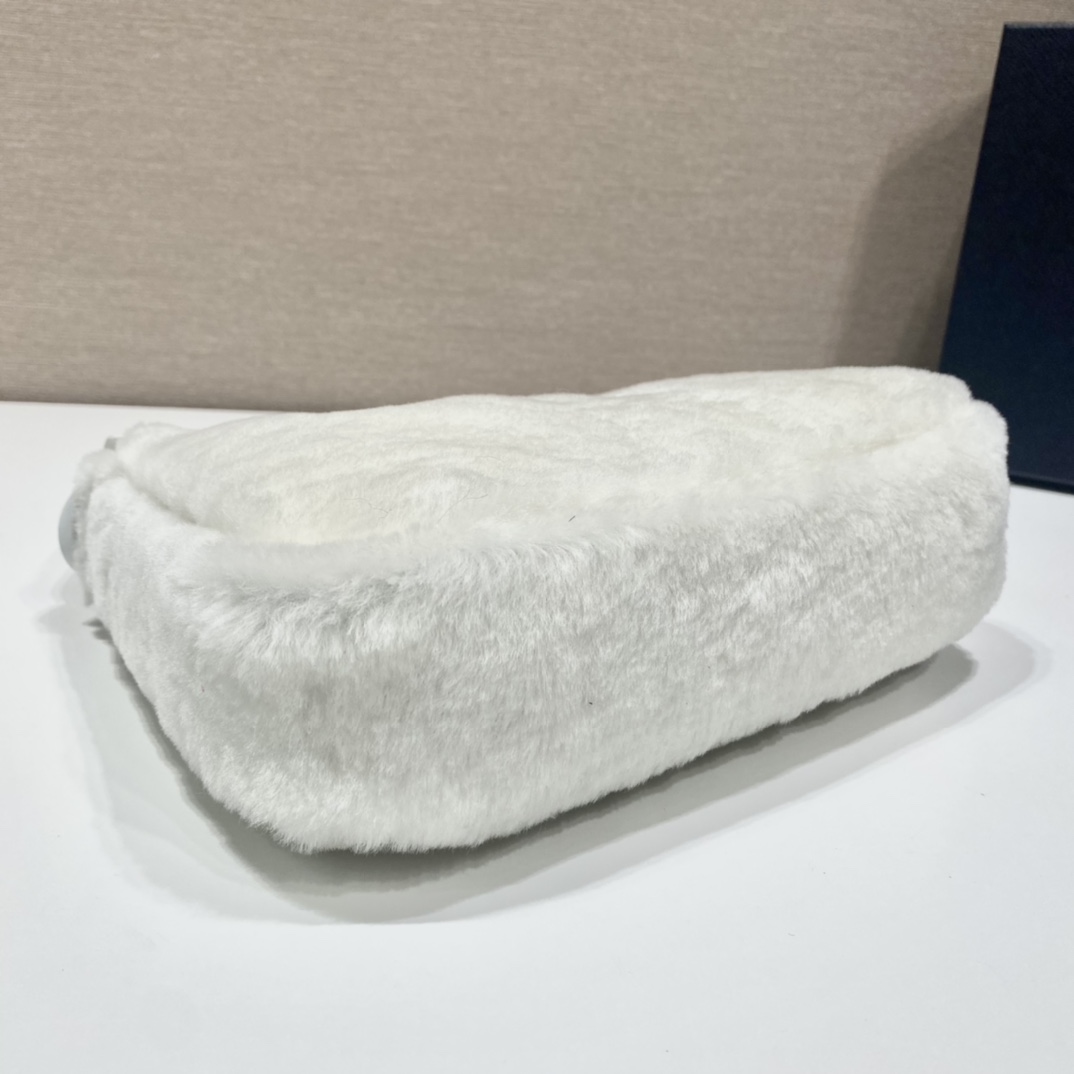 Pra*a hobo bag