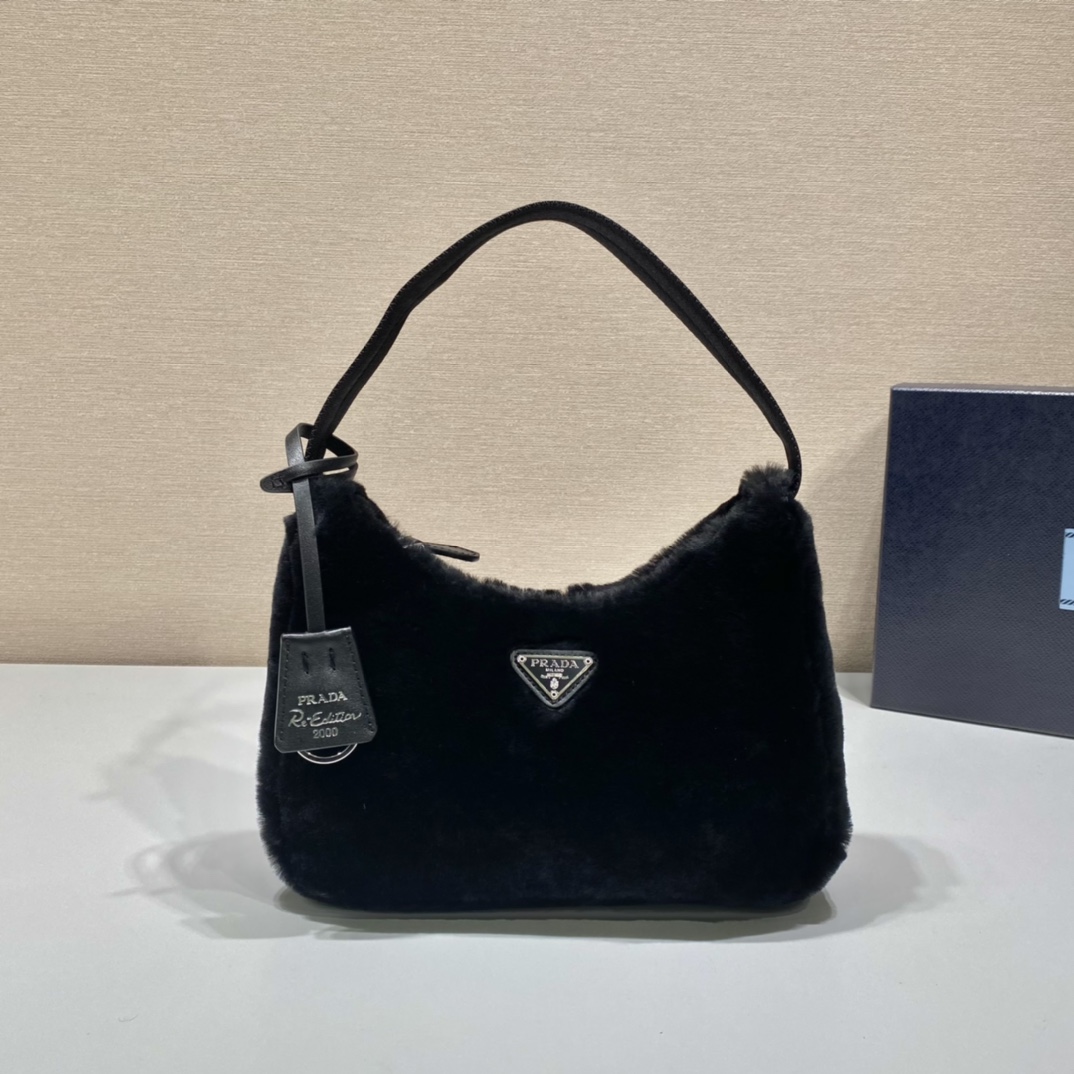 Pra*a hobo bag