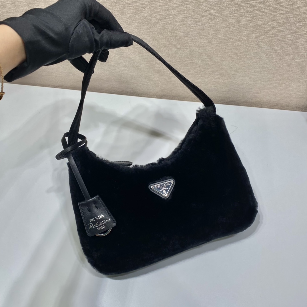 Pra*a hobo bag