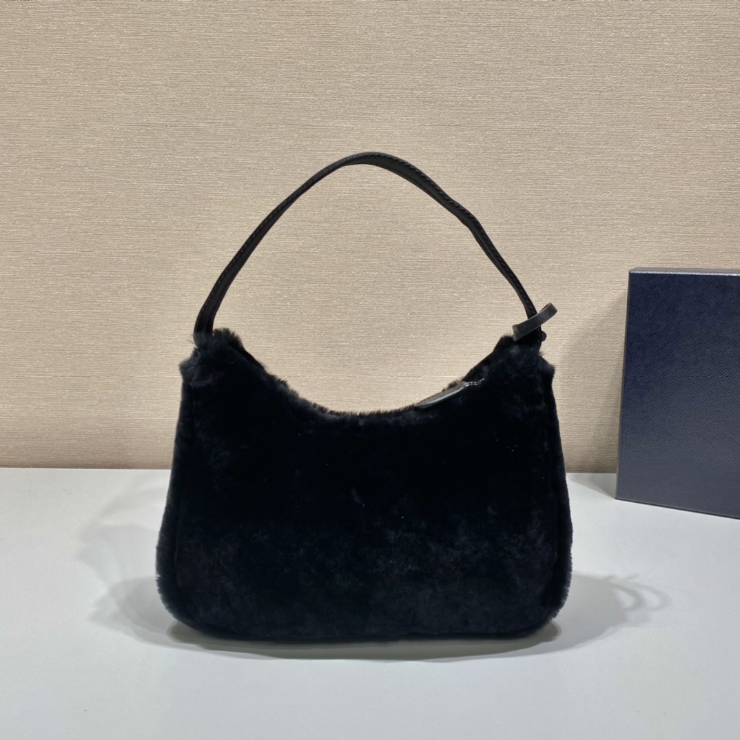 Pra*a hobo bag
