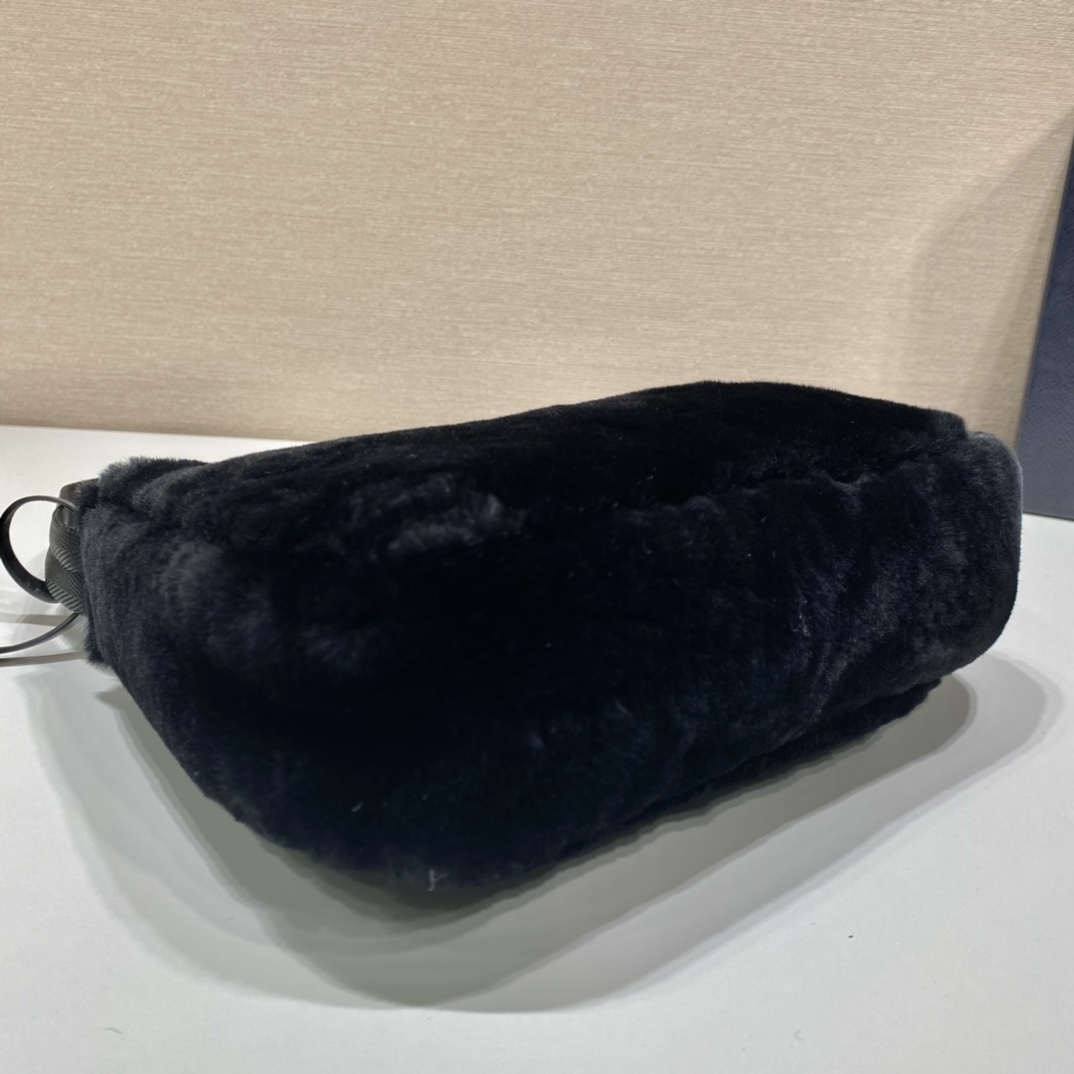Pra*a hobo bag
