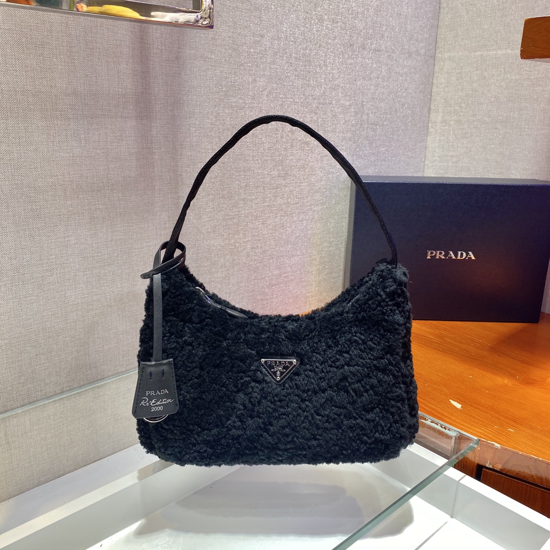Pra*a hobo bag