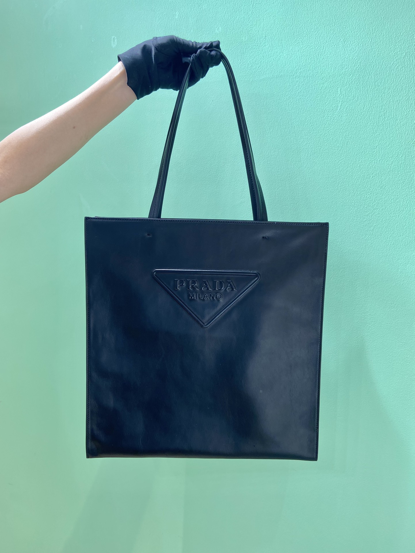 Pra*a leather tote bag