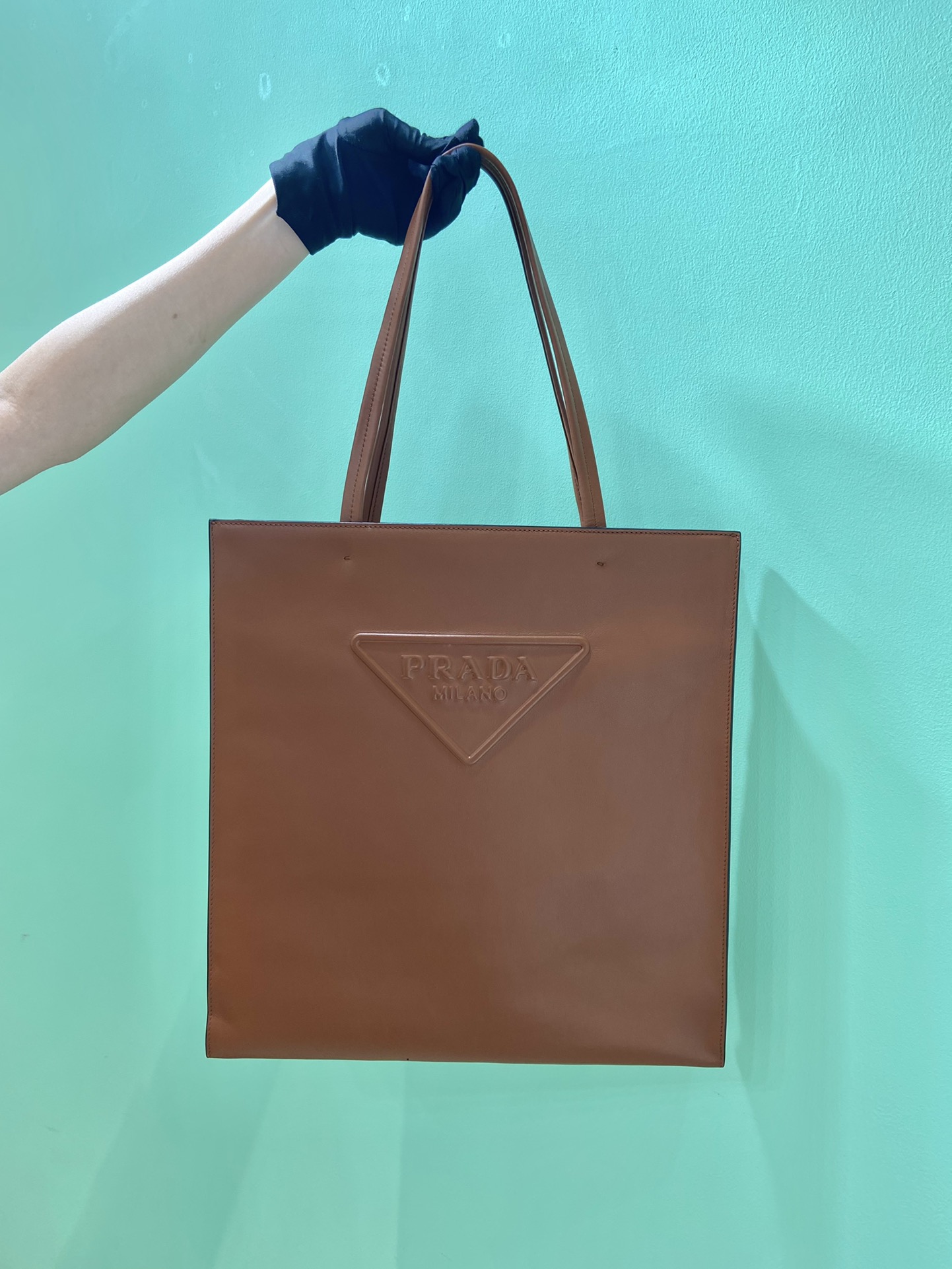 Pra*a leather tote bag