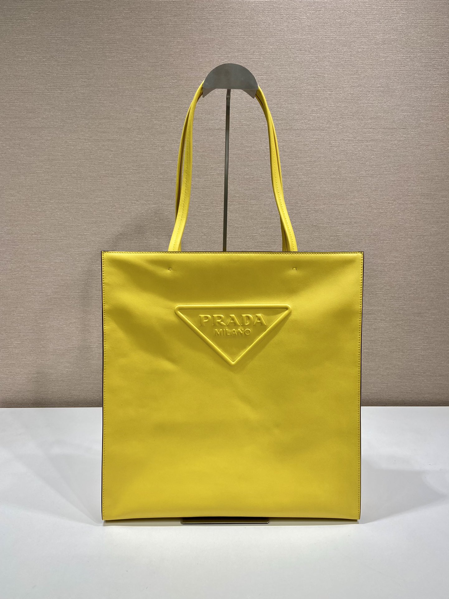 Pra*a leather tote bag