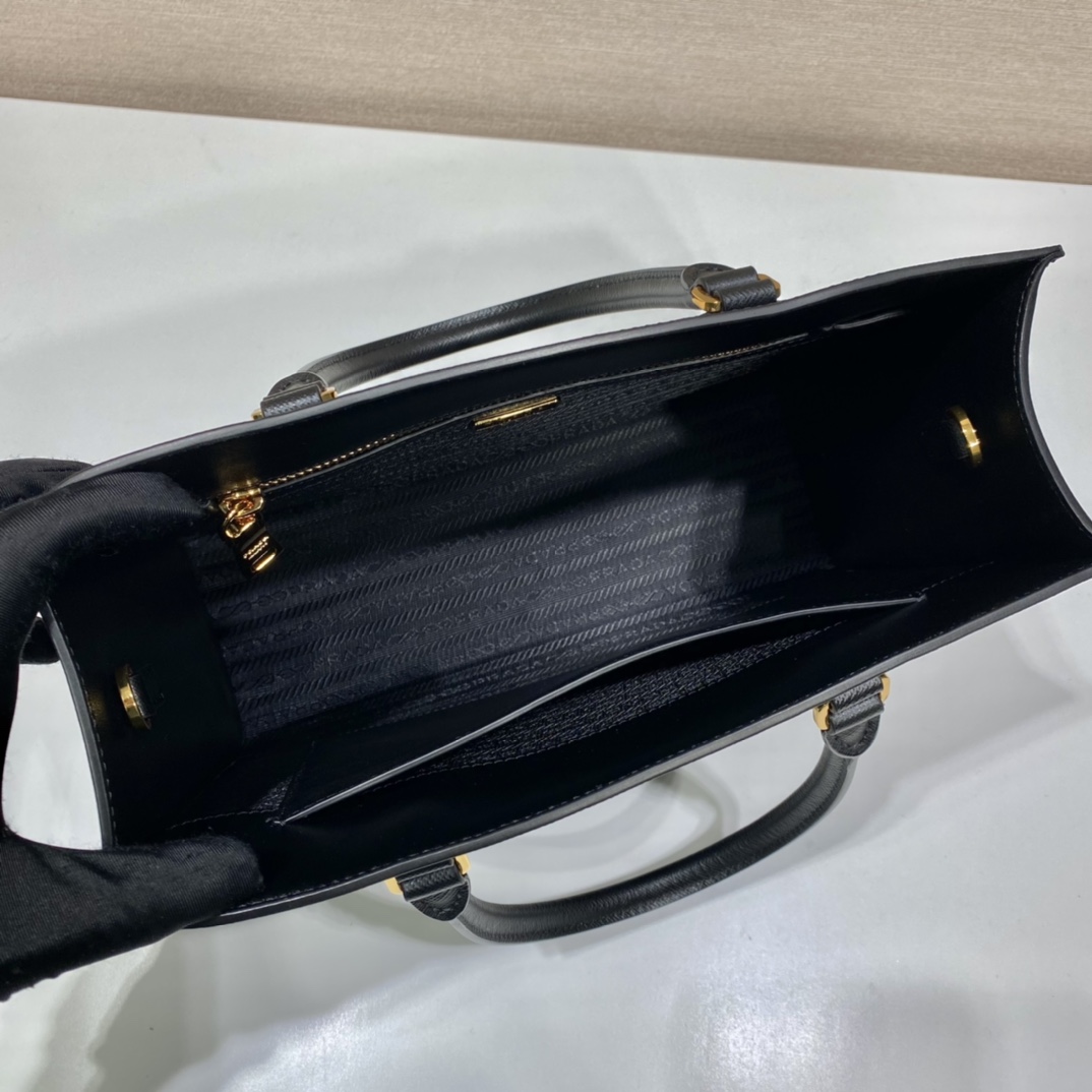 Pra*a medium saffiano leather handbag