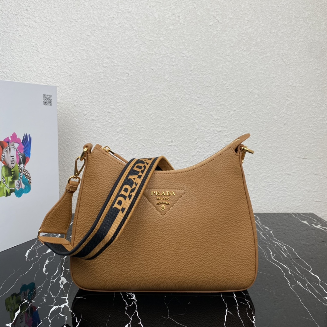 Pra*a leather bag