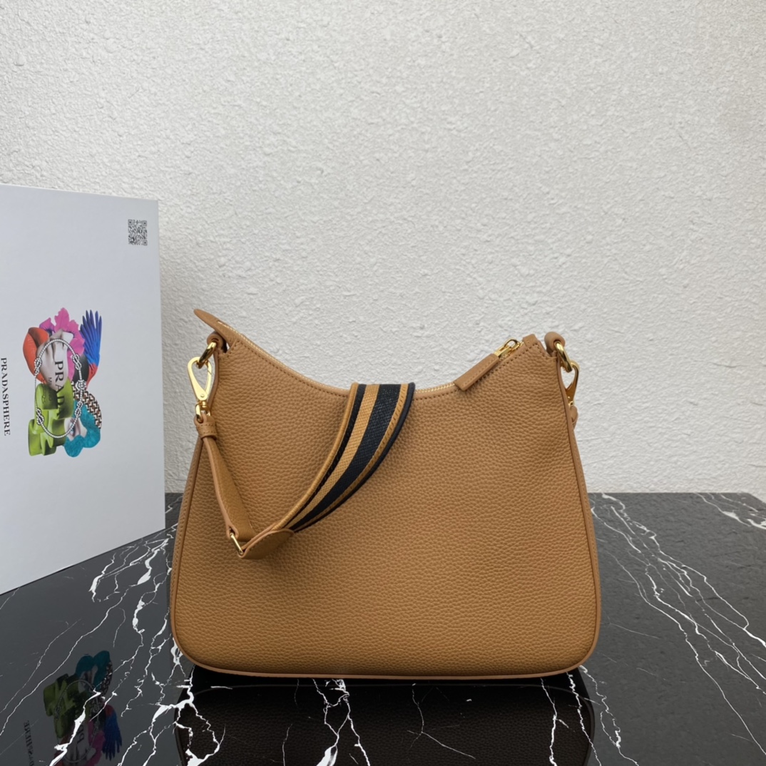 Pra*a leather bag