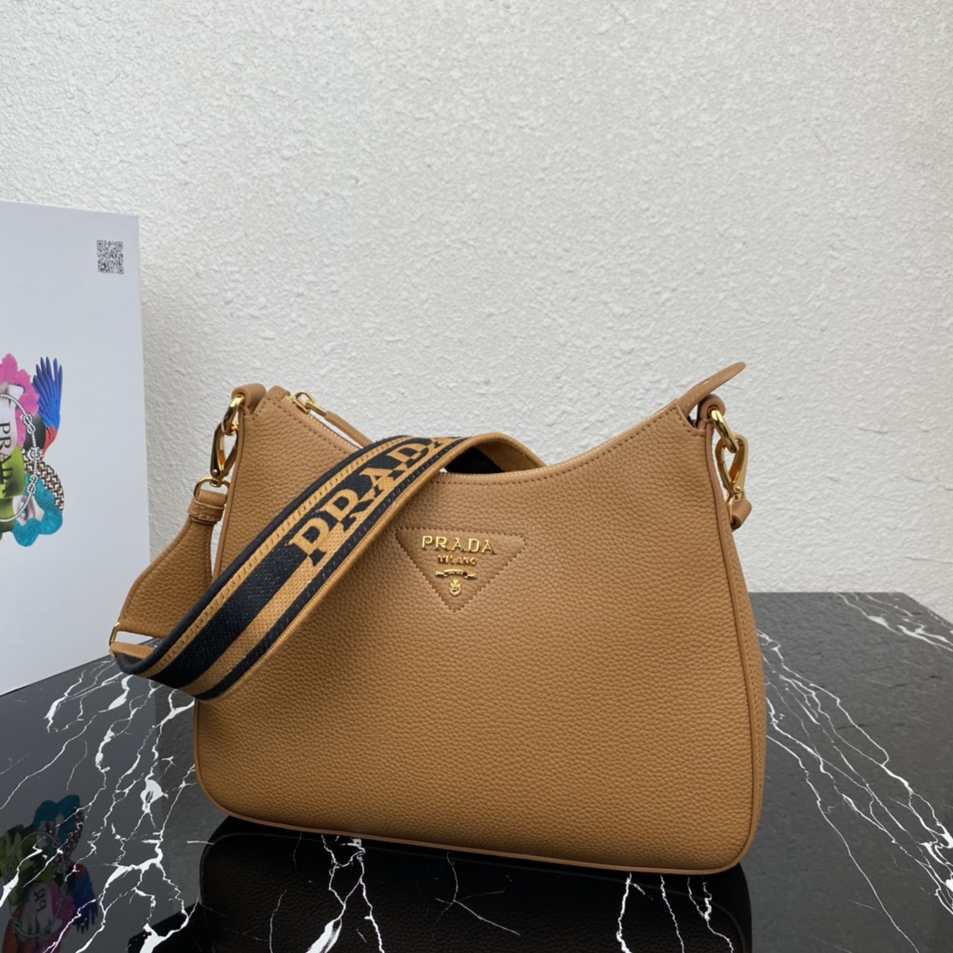 Pra*a leather bag