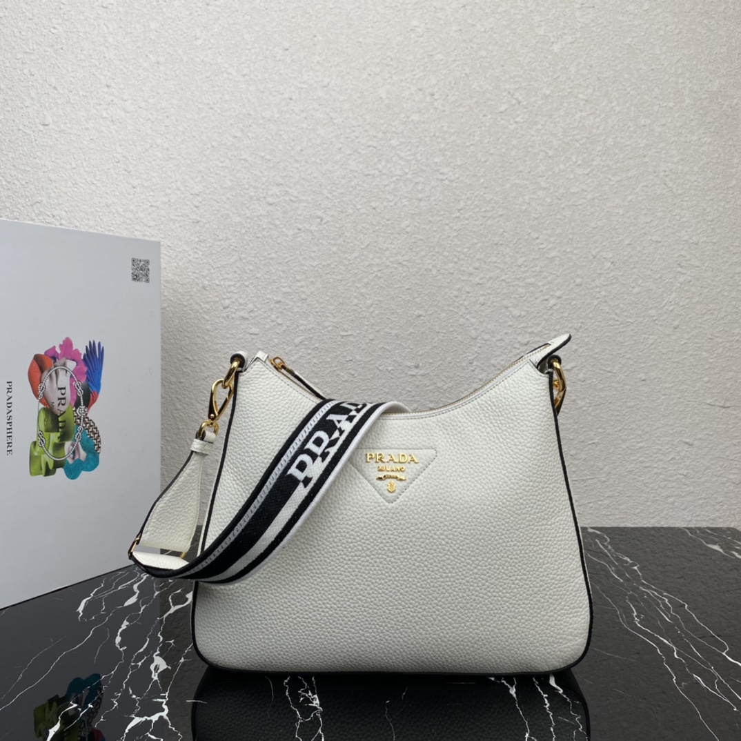 Pra*a leather bag