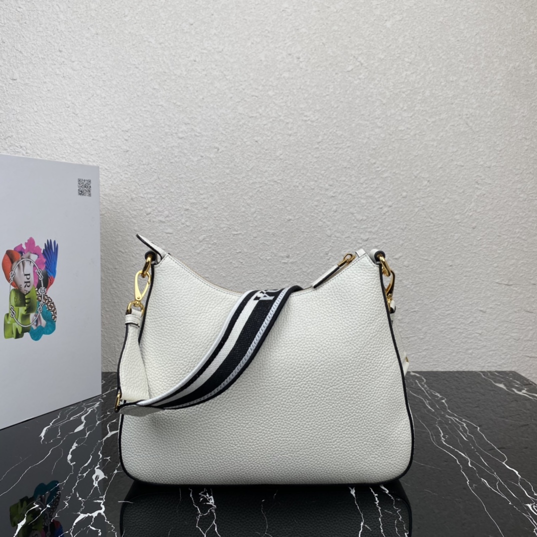 Pra*a leather bag