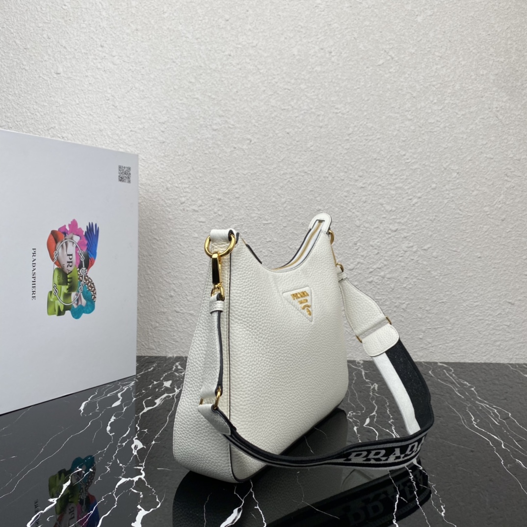 Pra*a leather bag