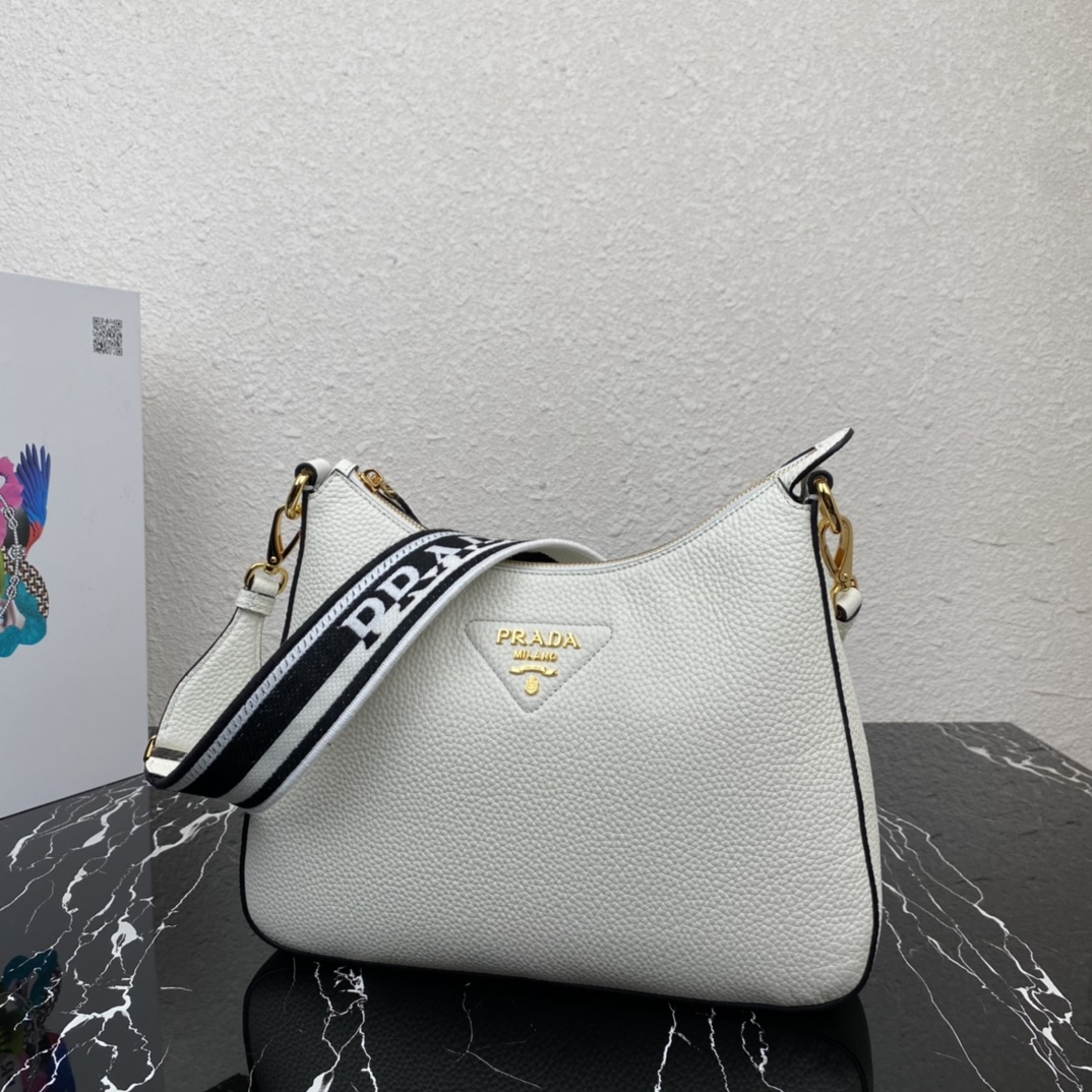 Pra*a leather bag