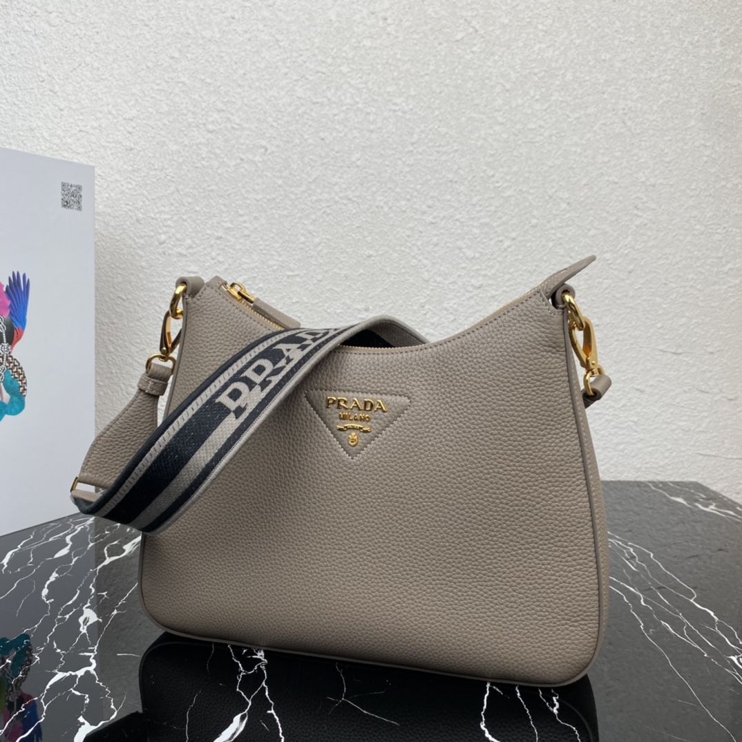 Pra*a leather bag