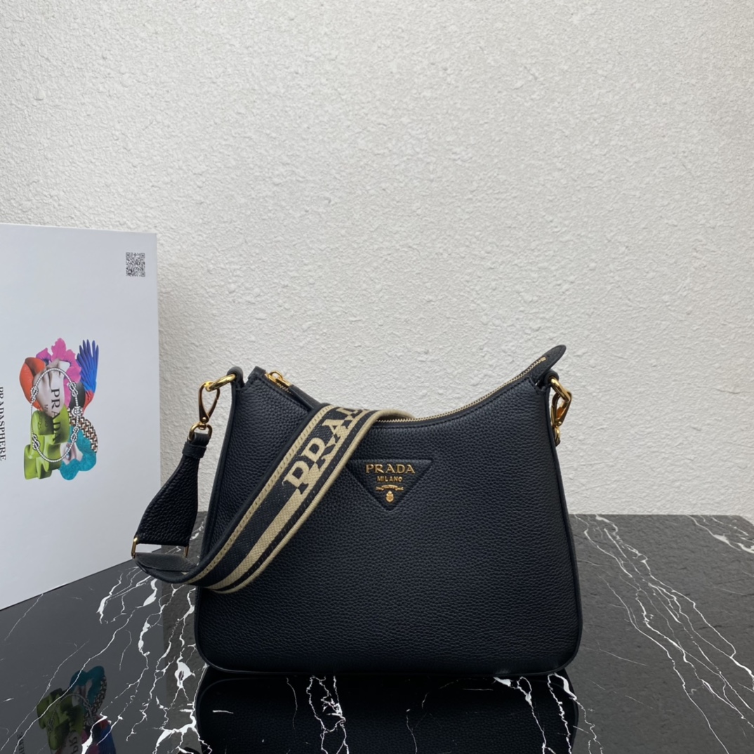 Pra*a leather bag