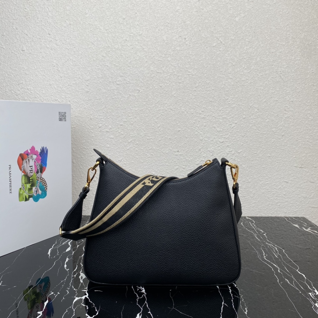 Pra*a leather bag