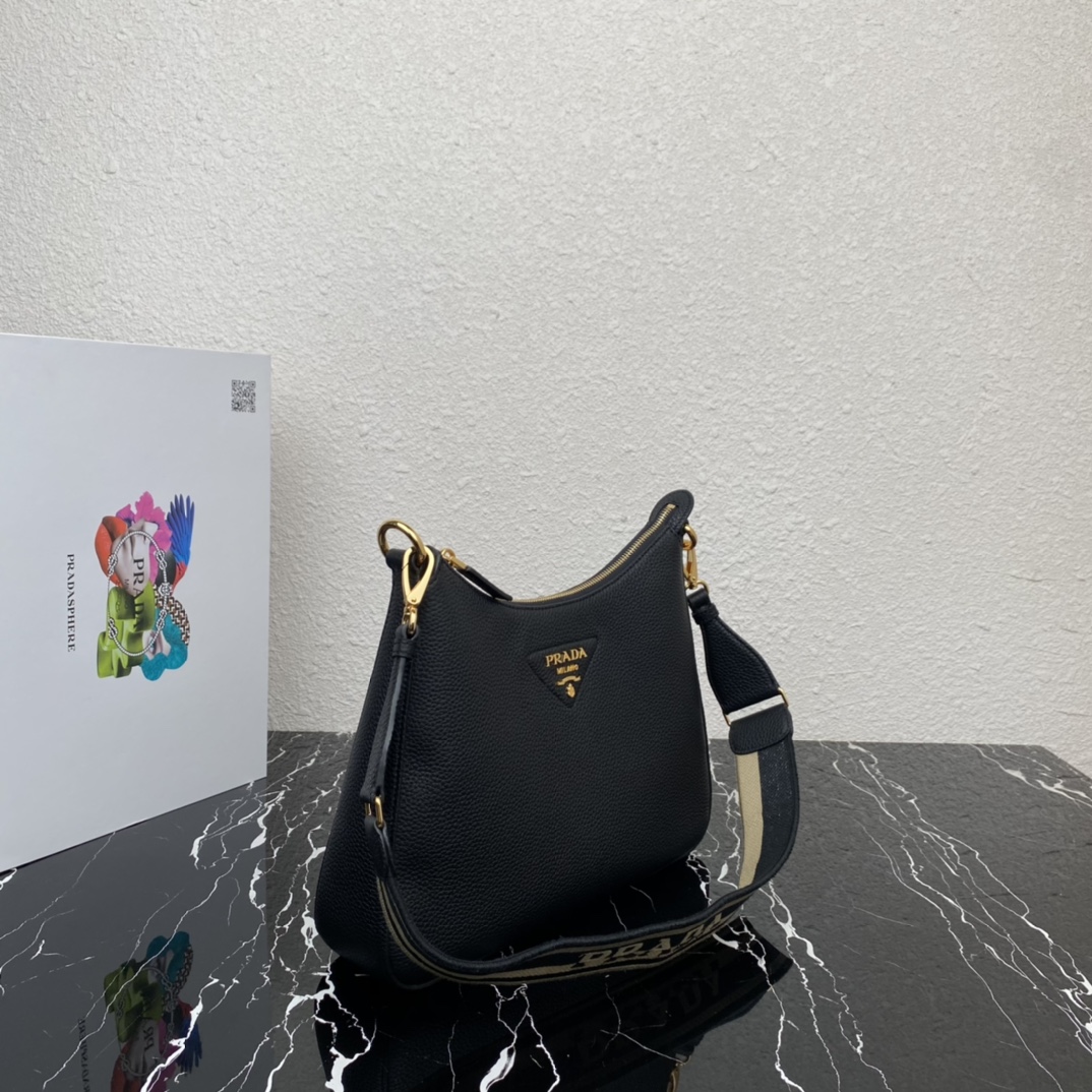 Pra*a leather bag