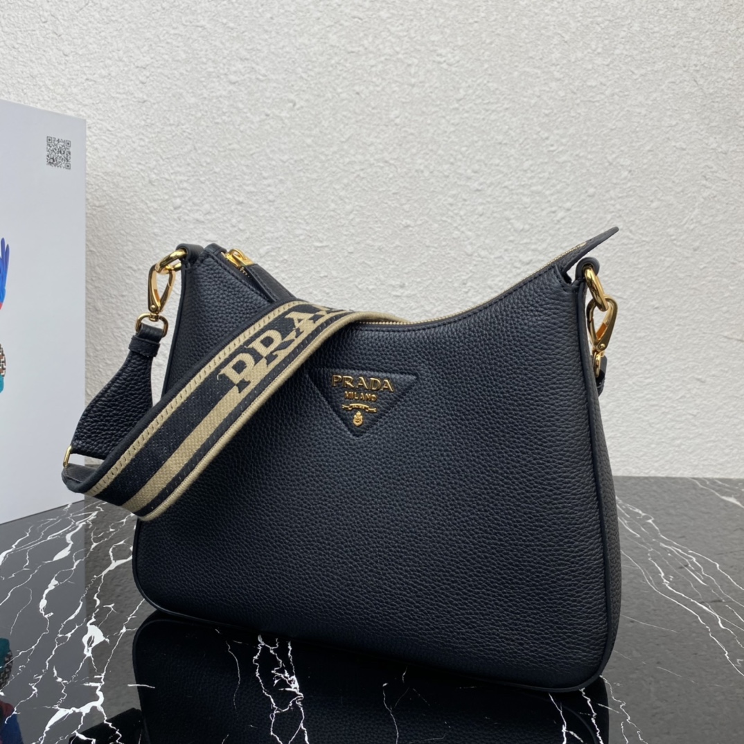 Pra*a leather bag