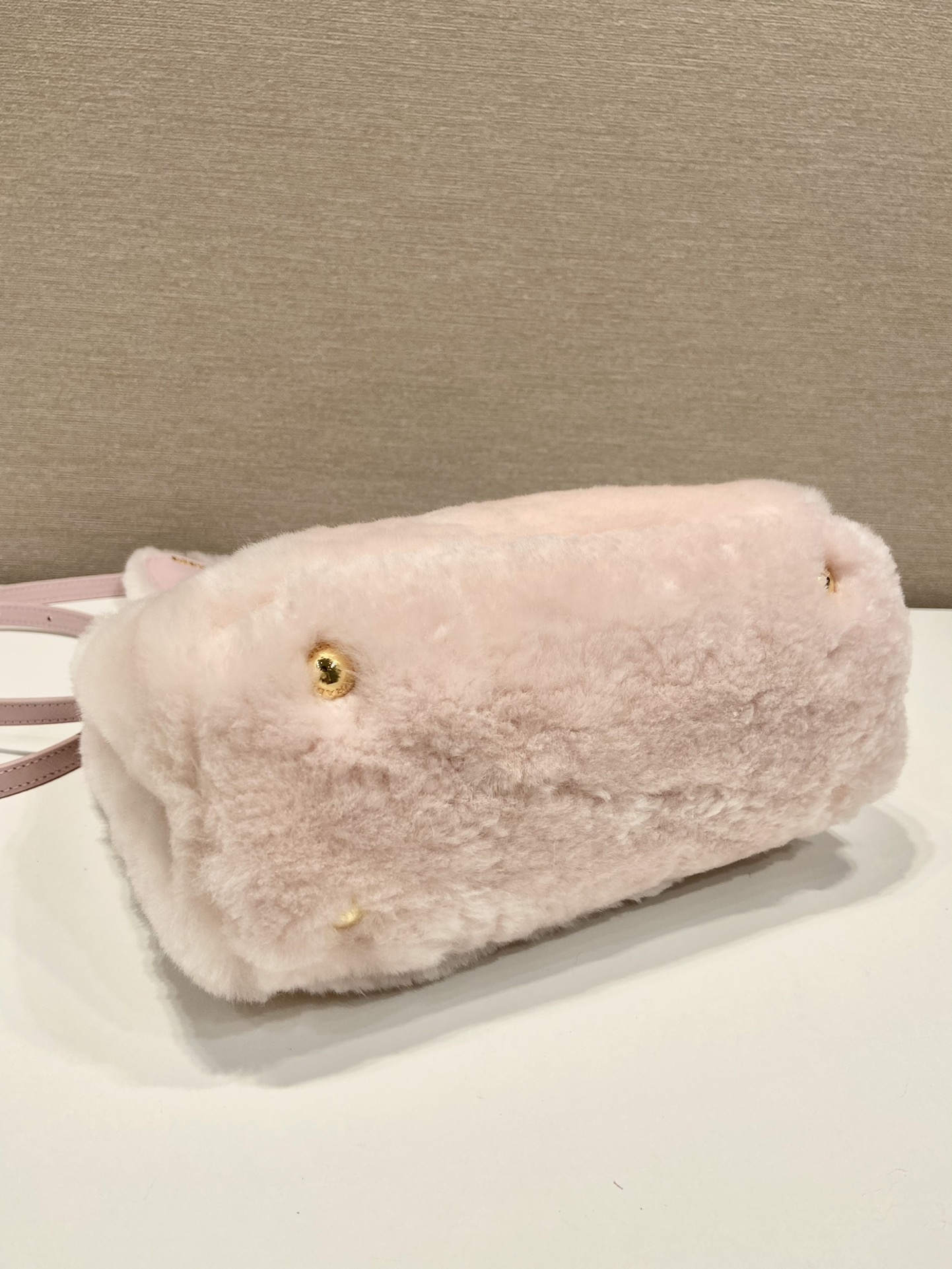 Pra*a galleria saffiano shearling top-handle bag